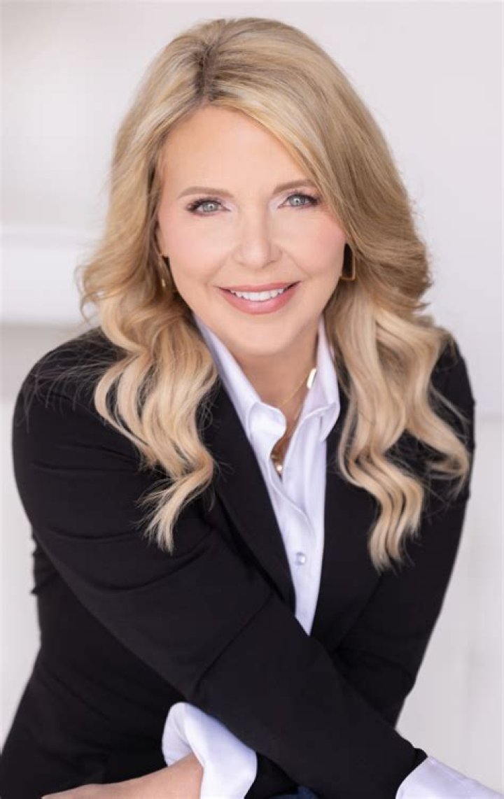Angela Kennecke [KELO-TV]Wiki Age, Biography, Salary, Husband, Instagram