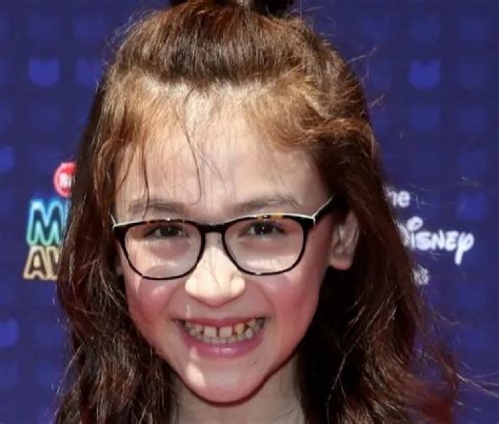 Anna Cathcart Movies and tv shows, Instagram, Ethnic Background, Teeth