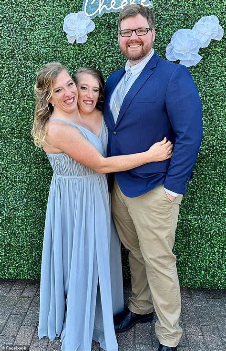 Corinna Kopf husband: Is Corinna Kopf married?