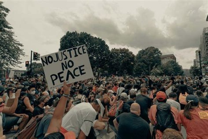 Examples of civil disobedience today