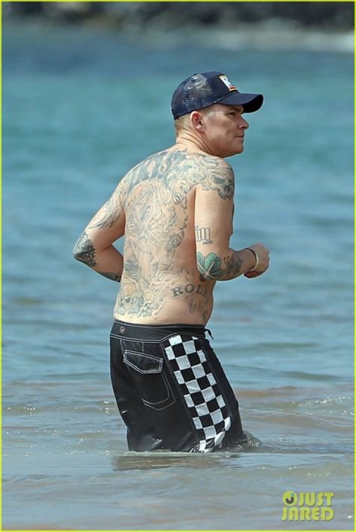 Hagi: Wife, net worth, tattoos, smoking & body facts