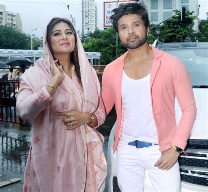 Himesh Reshammiya: Wife, net worth, tattoos, smoking & body facts