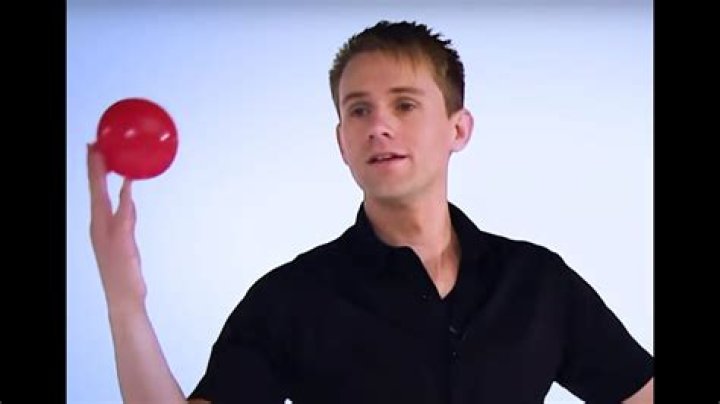 How do contact juggling balls work