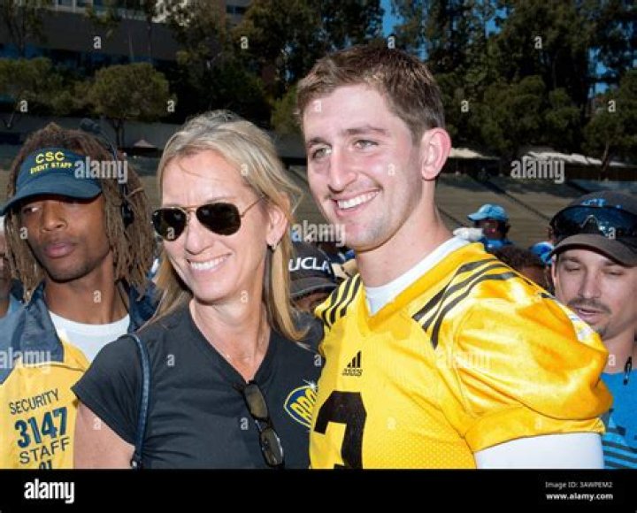 Josh Rosen Parents: Liz Lippincott and Charles Rosen