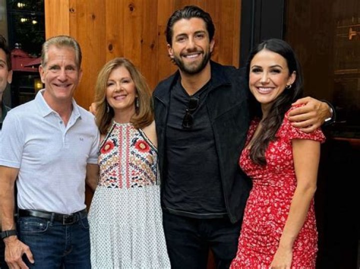 Kaitlyn Bristowe Bio, Wiki, Age, Boyfriend, Jason Tartick, Parents, The Bachelorette, and Net Worth.