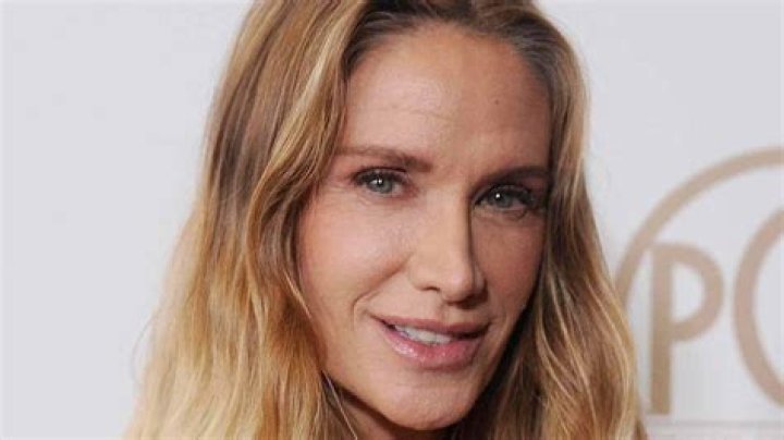 Kelly Lynch: How She Met and Married Her Soul Mate Mitch Glazer