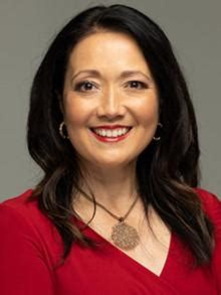 Liz Strzepa Bio, Age, Height, Family, Husband, Kids, Salary, NBC 5