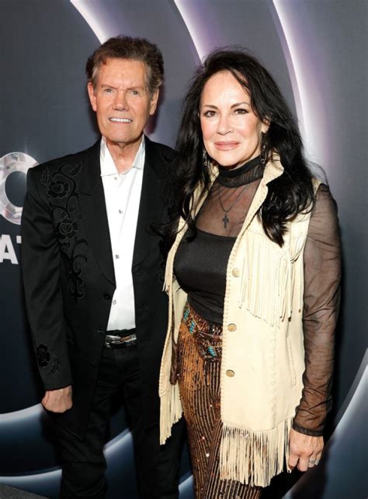Mary Davis (Randy Travis Wife) Bio, Wiki, Age, Height, Husband, Children, and Net Worth