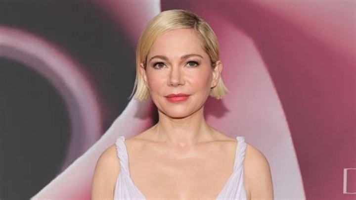 Michelle Williams: dating, net worth, tattoos, smoking & body measurements