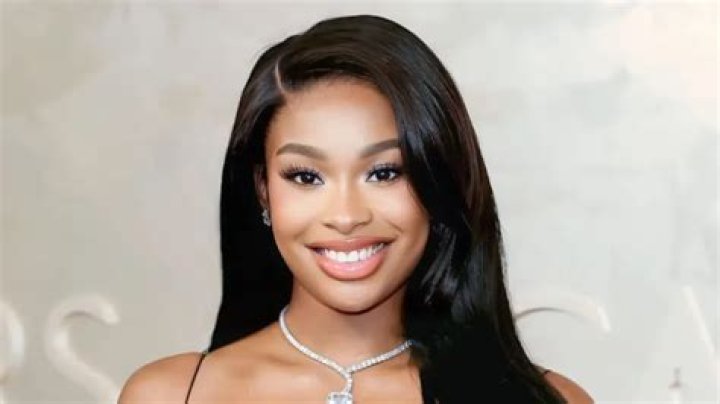 Renée Jones Net Worth, Income, Salary, Earnings, Biography