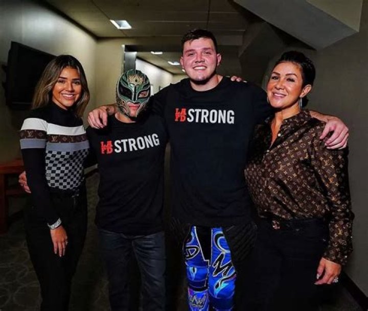 Rey Mysterio’s wife Angie Gutierrez Biography: Age, Height, Children, Net Worth, Daughter, Facebook, Instagram