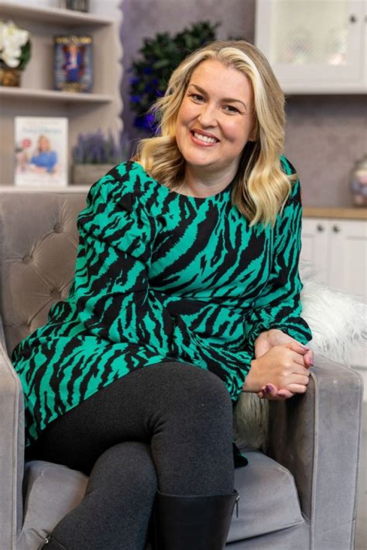 Sara Davies Net Worth, Salary, Source of Income, Early Life, Career, Haight & More.