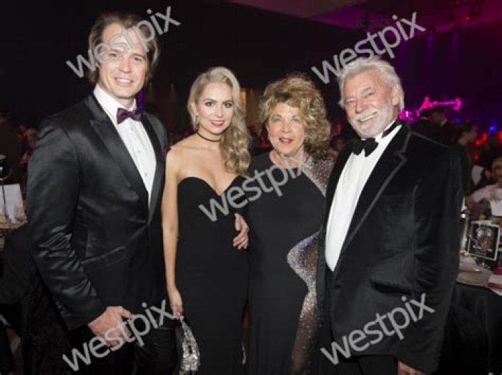 Who Are Arleta Dancewicz And John James? Sara James Parents, Siblings Family And Net Worth